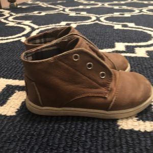 Toddler boy's TOMS boots